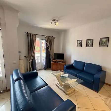 Blue Sun Apartment *